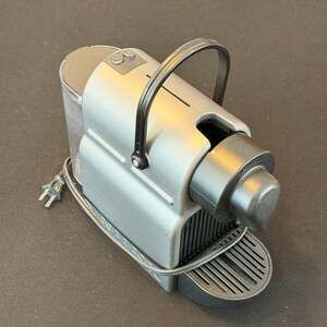 Nespresso Inissia Espresso Machine in Titan Maker Model C40